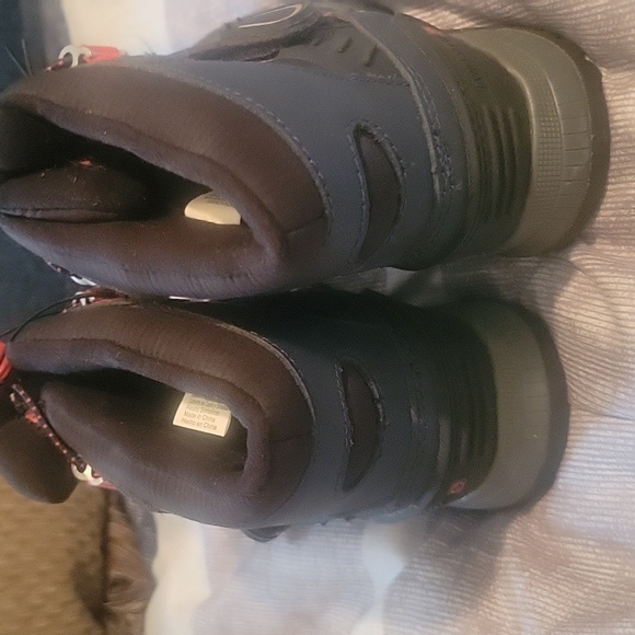 NWT Swiss Tech Boys (Child) Size 8 Black and Red Boots. Never Worn! - Picture 7 of 8